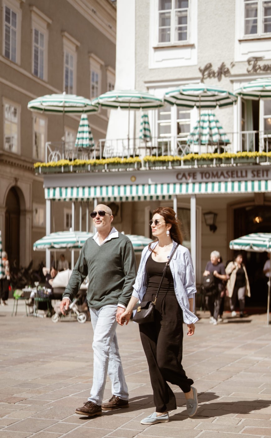 Unterwegs auf dem Residenzplatz in Salzburg