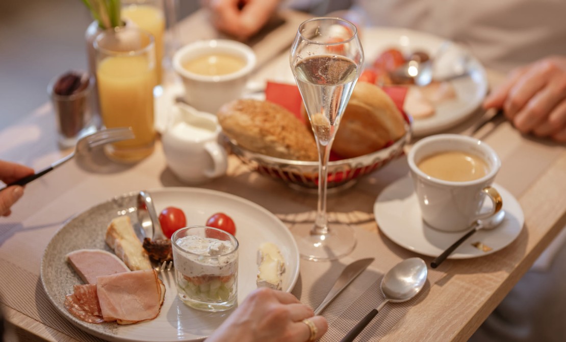 Genussvolles Fr&uuml;hst&uuml;ck mit regionalen Spezialit&auml;ten