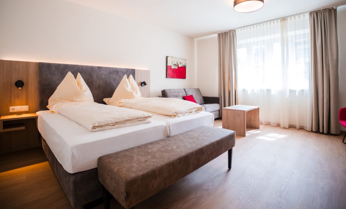 Doppelzimmer Deluxe &ndash; gro&szlig;z&uuml;giges Raumgef&uuml;hl und viel Tageslicht
