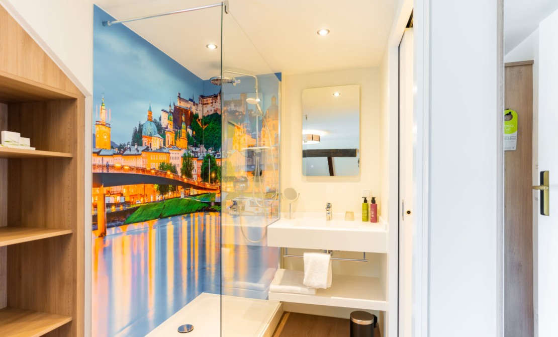 Badezimmer im Einzelzimmer der Rosenvilla